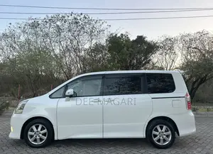 Toyota Noah 2010 White