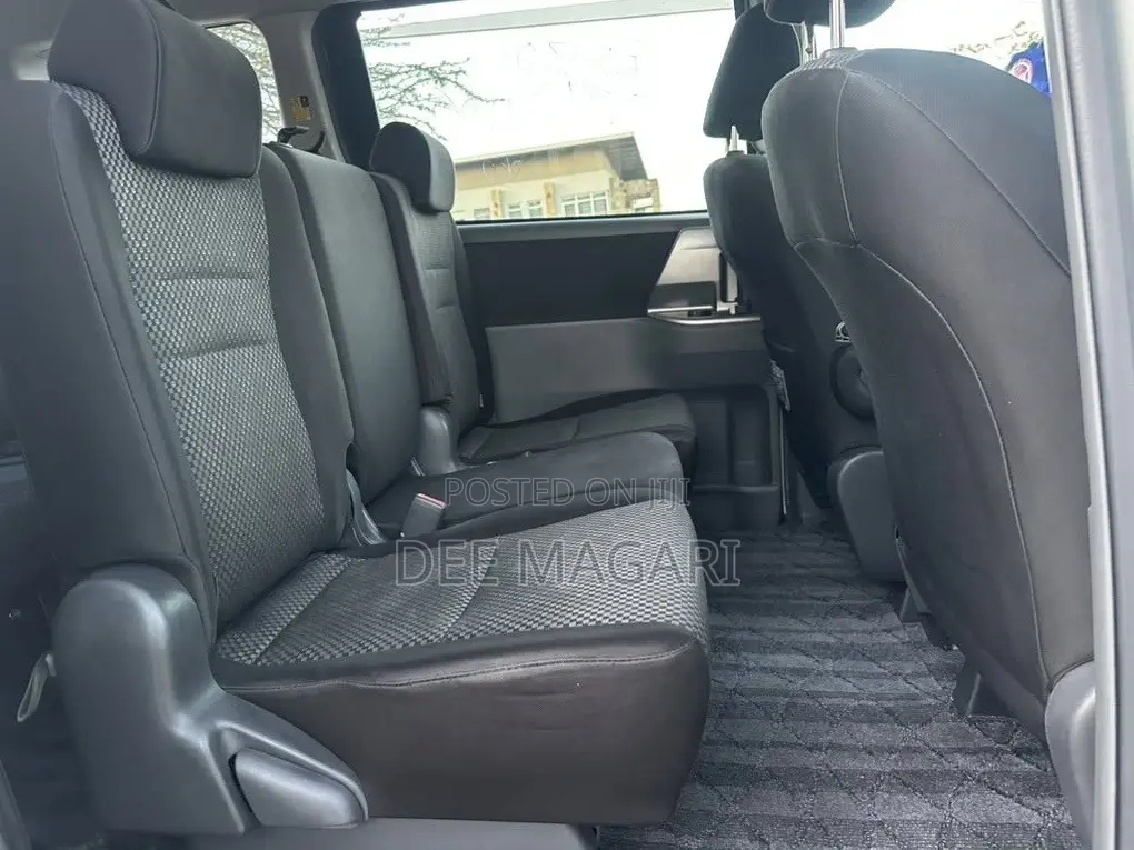 Toyota Noah 2010 White