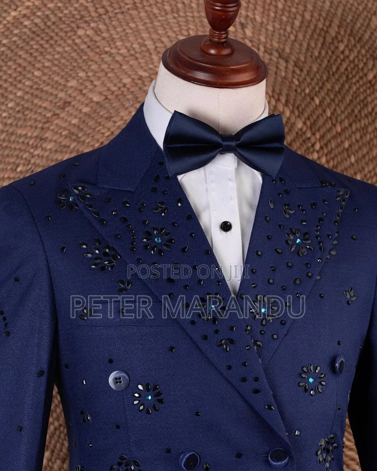 Buluu Ya Usiku Yenye Urembo Wa Maua (Navy Blue Floral Stone Tuxedo)