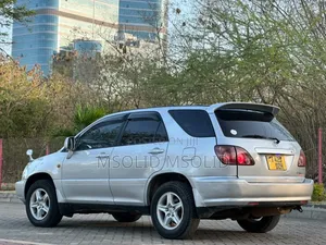 Toyota Harrier 2000 Silver