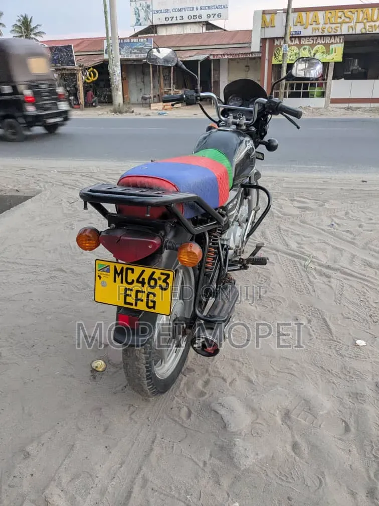Bajaj Boxer 125 2025 Black