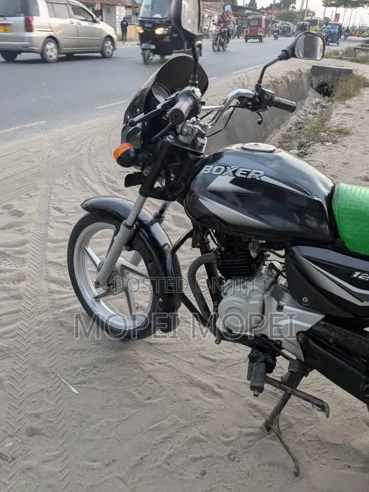 Bajaj Boxer 125 2025 Black