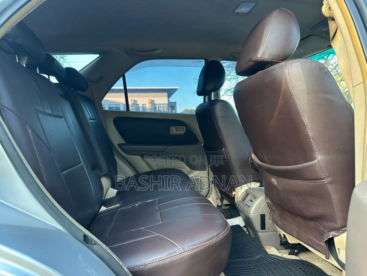 Toyota Harrier 2.2 16V 2000 Silver