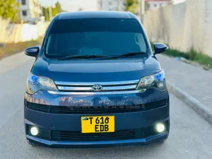 Toyota Porte 2011 Blue