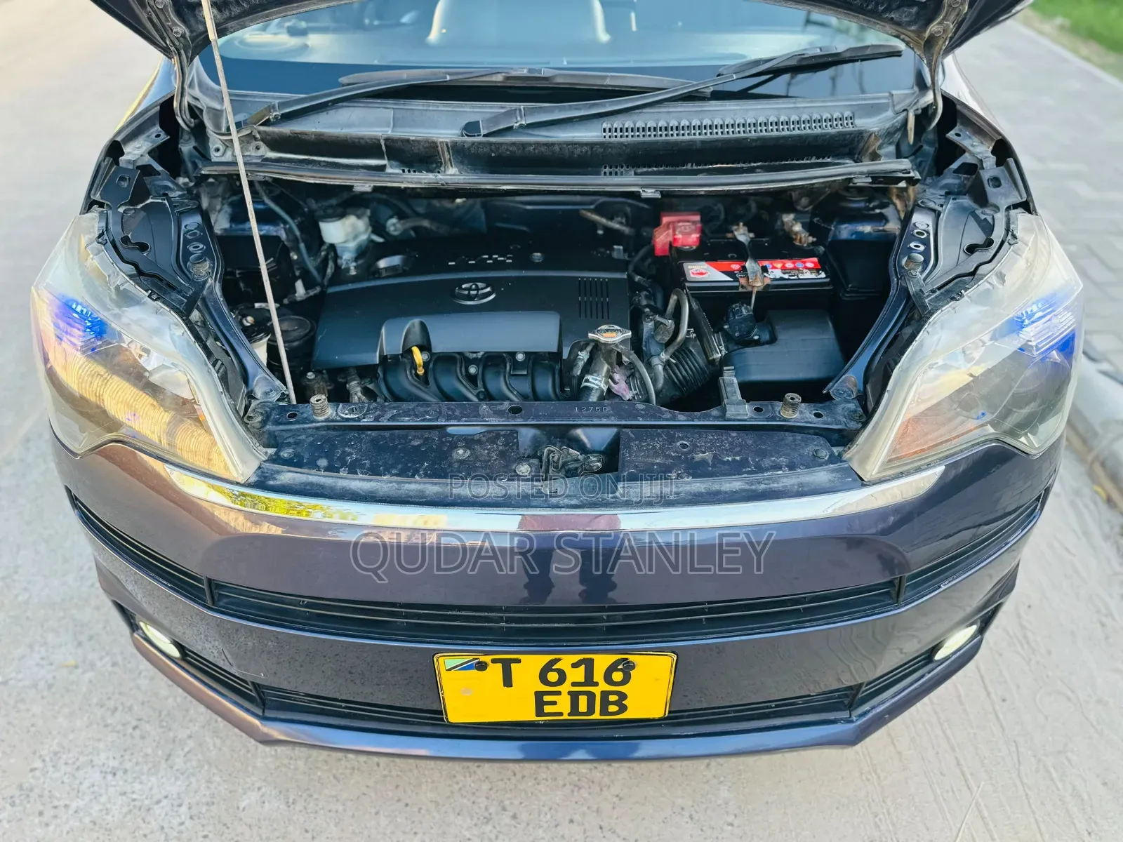 Toyota Porte 2011 Blue