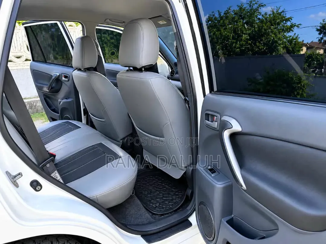 Toyota RAV4 2001 White
