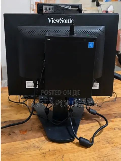 Desktop Computer Lenovo ThinkCentre M700 4GB Intel Celeron HDD 500GB