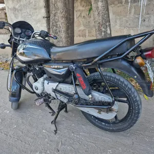 Bajaj Boxer 125 2025 Beige