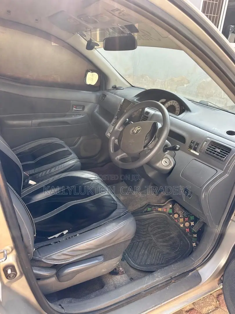 Toyota Raum 2007 Gold