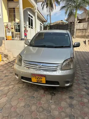 Toyota Raum 2007 Gold