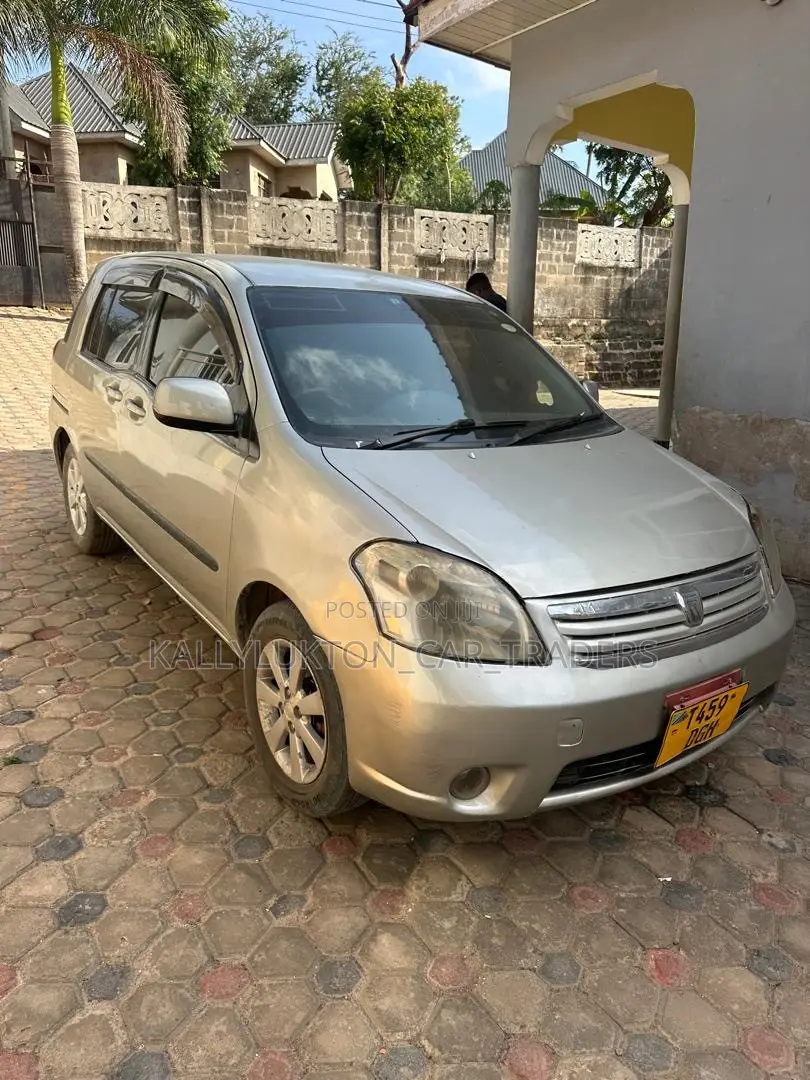 Toyota Raum 2007 Gold