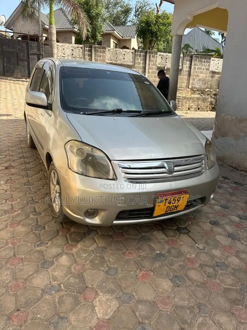 Toyota Raum 2007 Gold