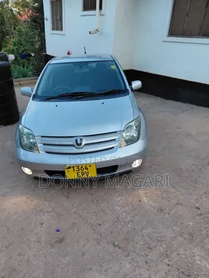 Toyota IST 2004 Silver