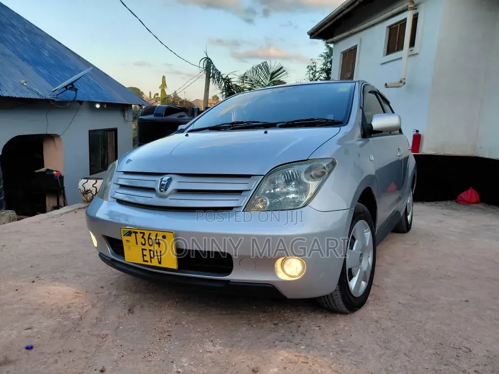 Toyota IST 2004 Silver