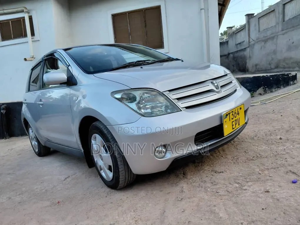 Toyota IST 2004 Silver
