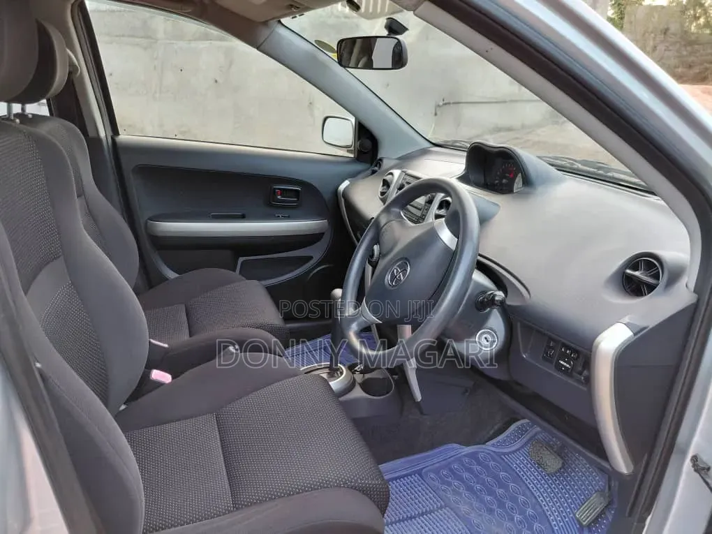 Toyota IST 2004 Silver