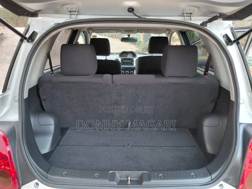 Toyota IST 2004 Silver