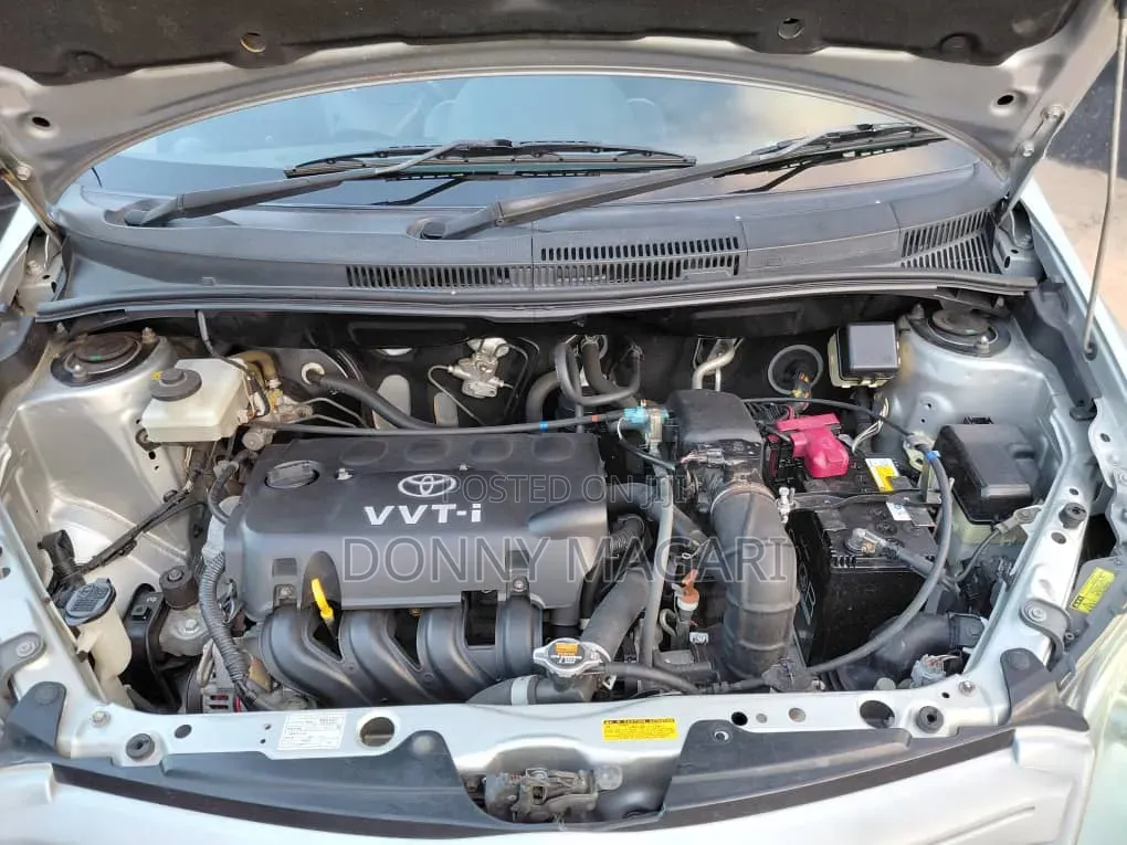 Toyota IST 2004 Silver