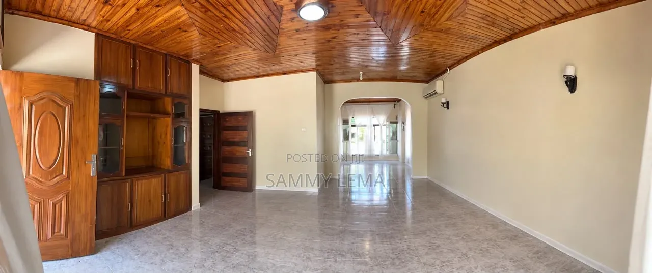 5bdrm Bungalow in Sanpak Area, Njiro for rent