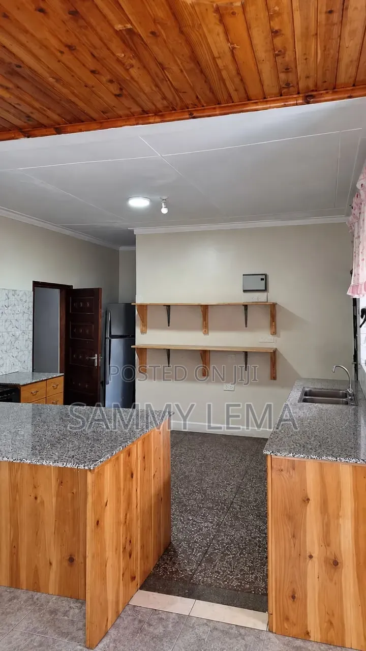 5bdrm Bungalow in Sanpak Area, Njiro for rent