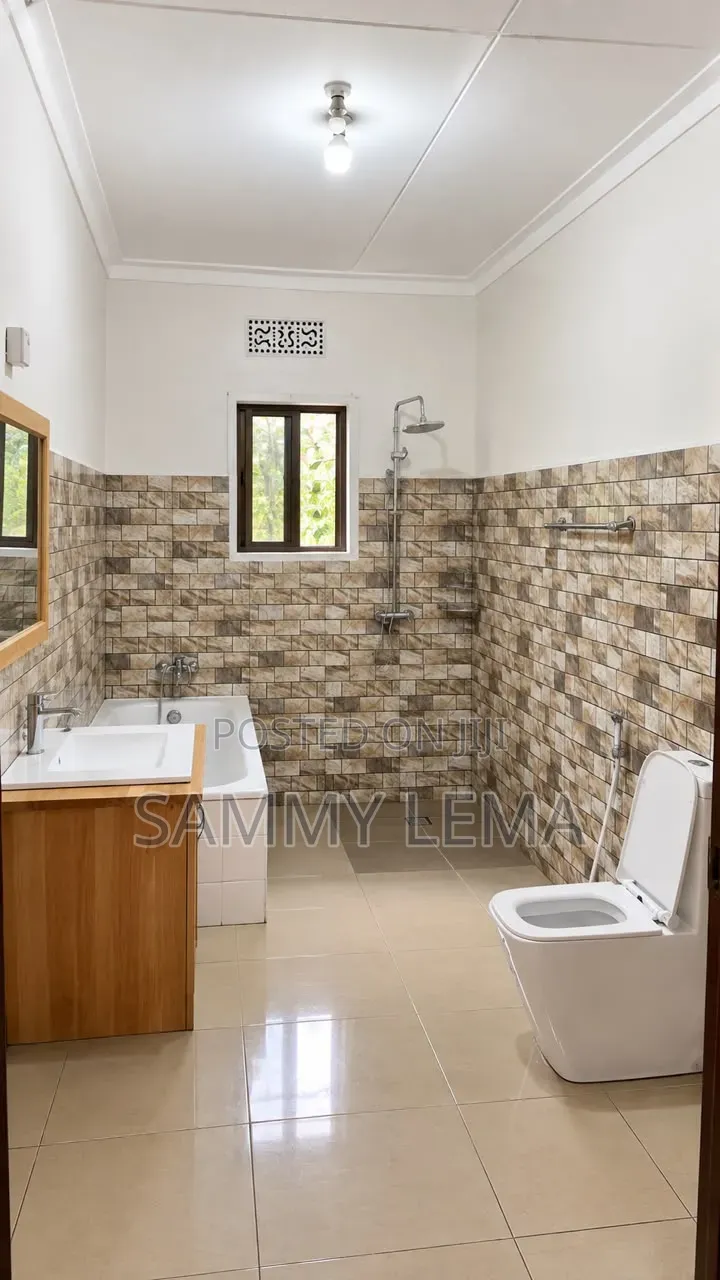 5bdrm Bungalow in Sanpak Area, Njiro for rent