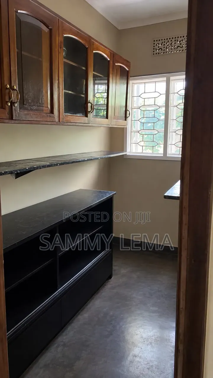 5bdrm Bungalow in Sanpak Area, Njiro for rent
