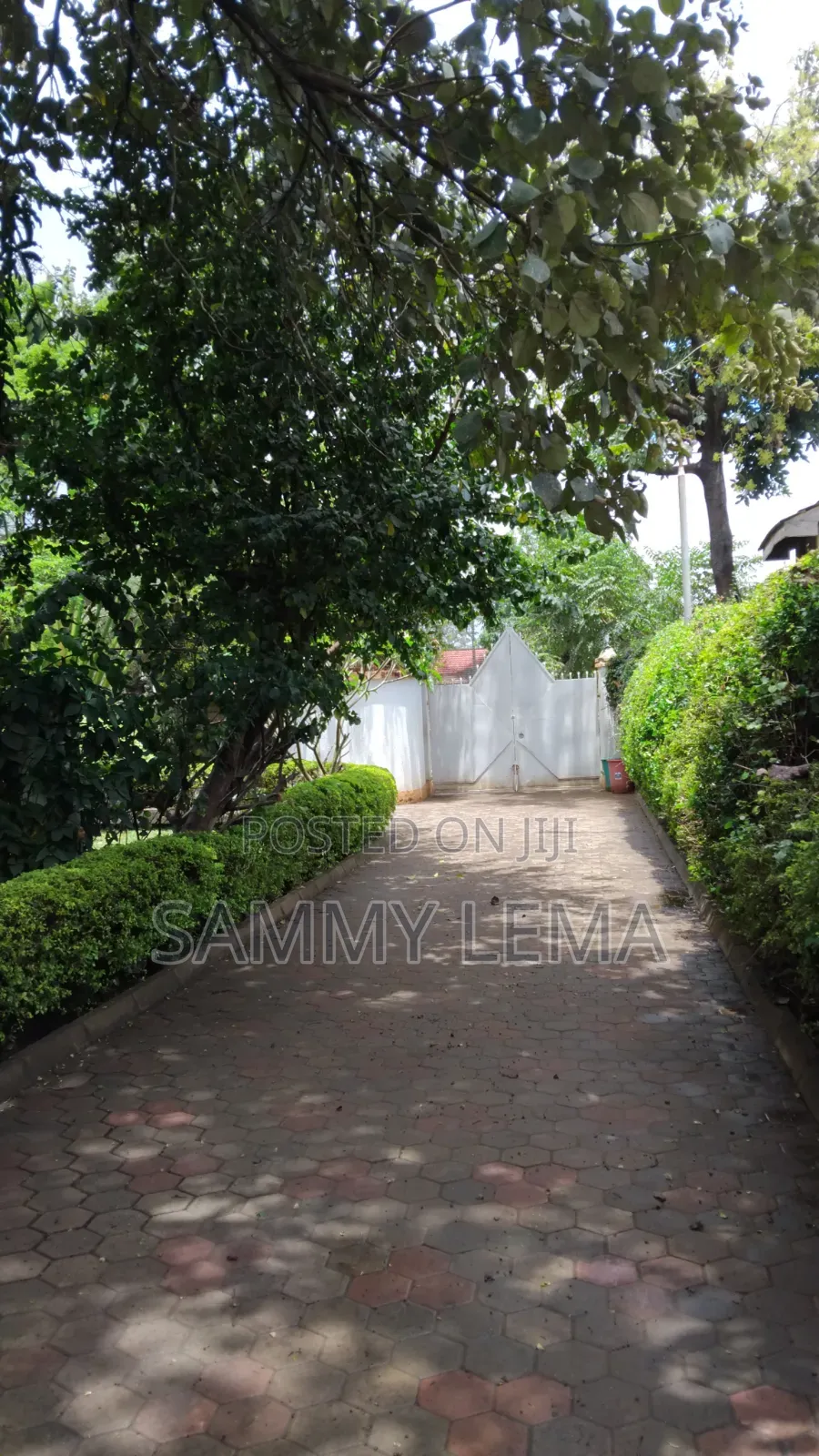 4bdrm Apartment in Sanpark Road, Njiro for rent