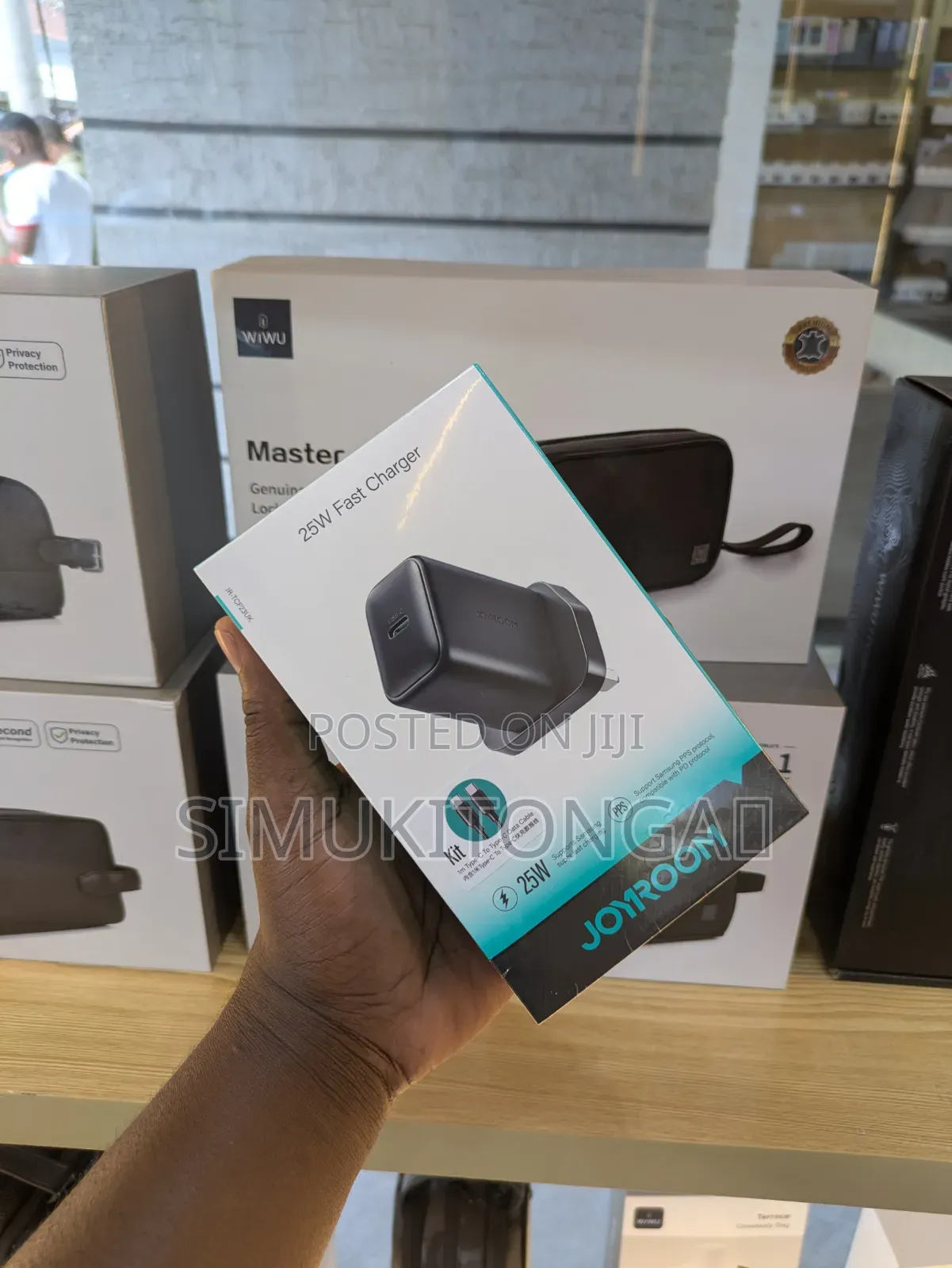 25W Charger-Black (UK)+C to C Cable 1m —