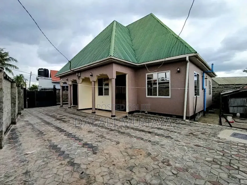 3bdrm House in Machimbo Street, Ukonga for sale