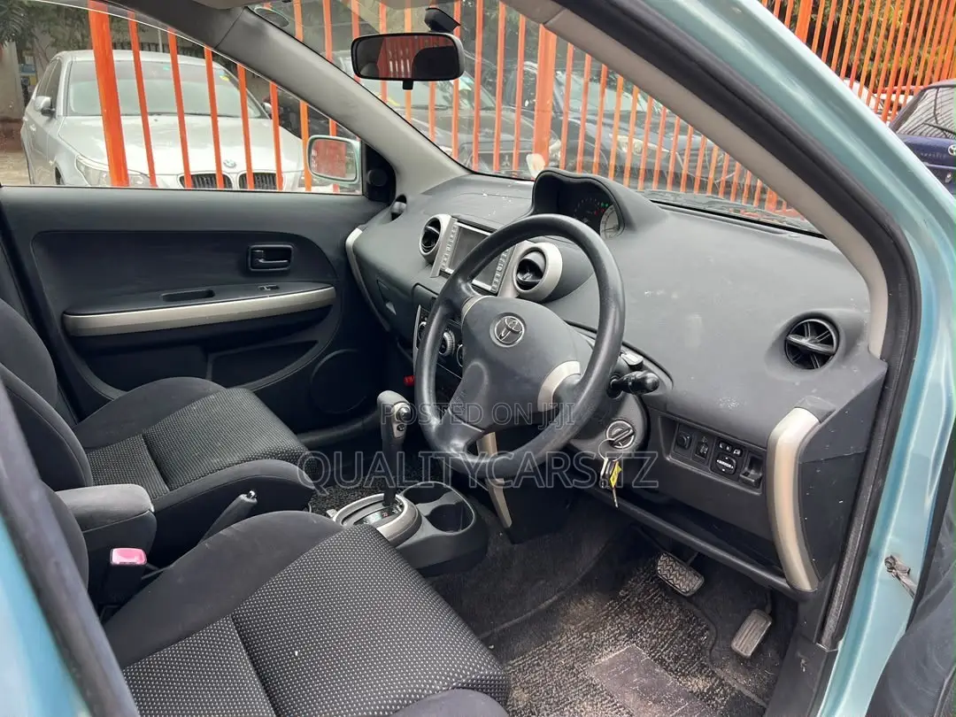 Toyota IST 2005 Blue