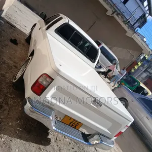 Toyota Hilux 2011 White