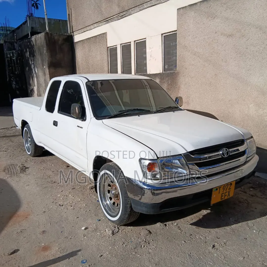 Toyota Hilux 2011 White