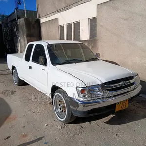Toyota Hilux 2011 White