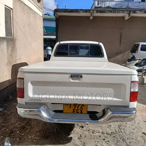 Toyota Hilux 2011 White