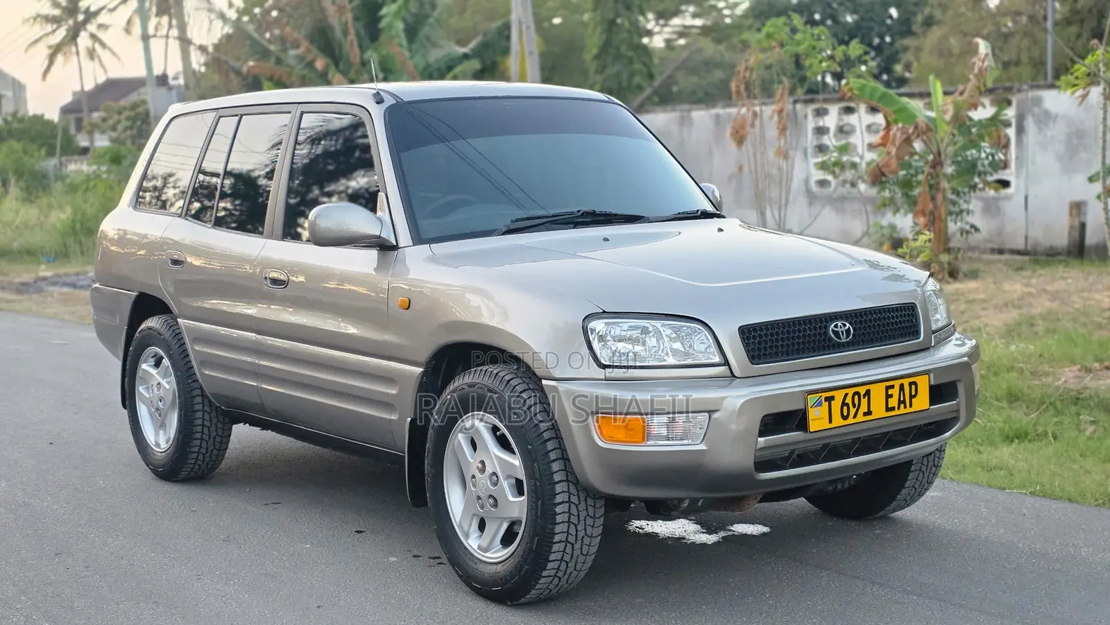 Toyota RAV4 Base 4x4 1999 Gray