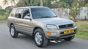Toyota RAV4 Base 4x4 1999 Gray