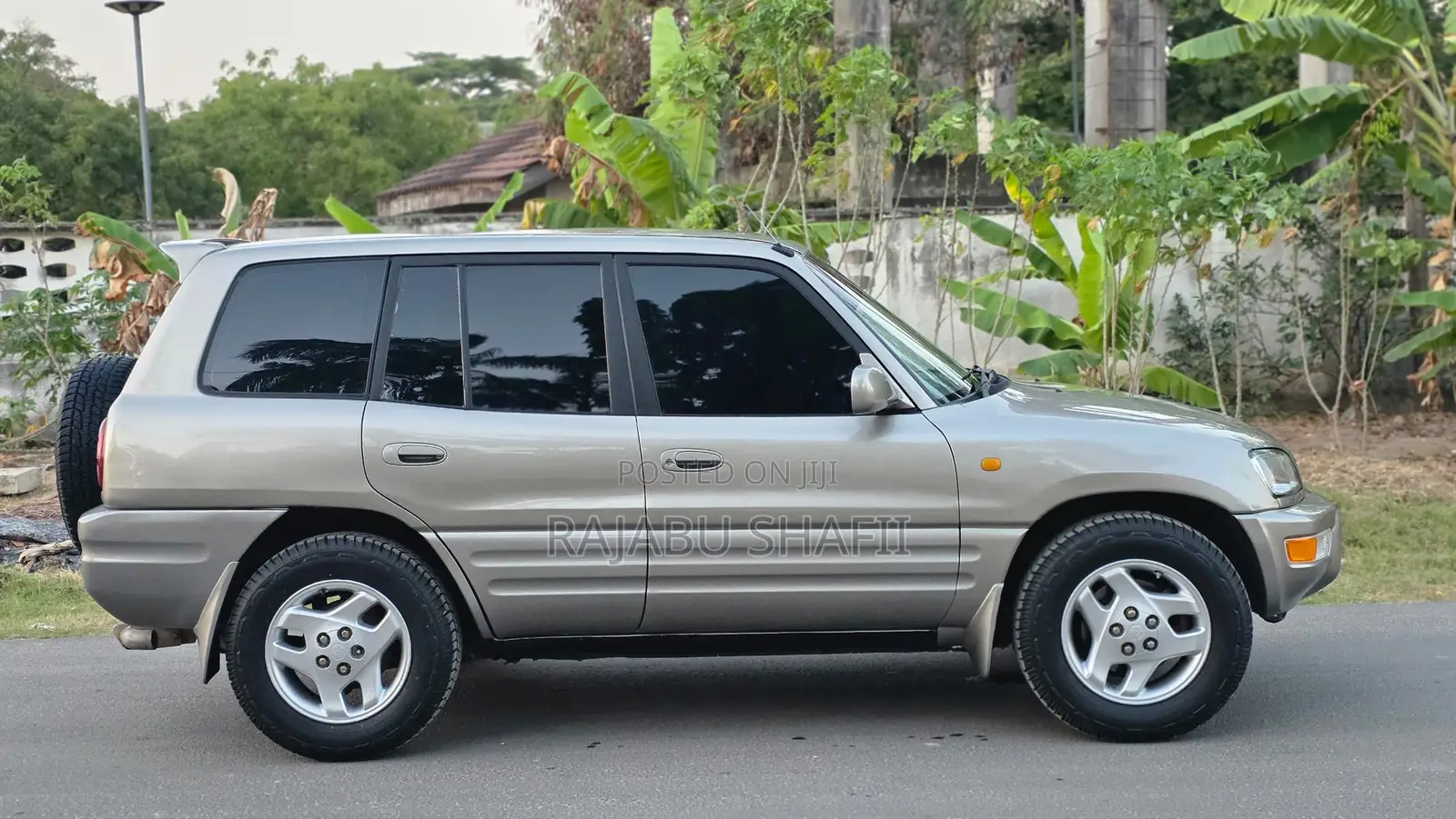 Toyota RAV4 Base 4x4 1999 Gray