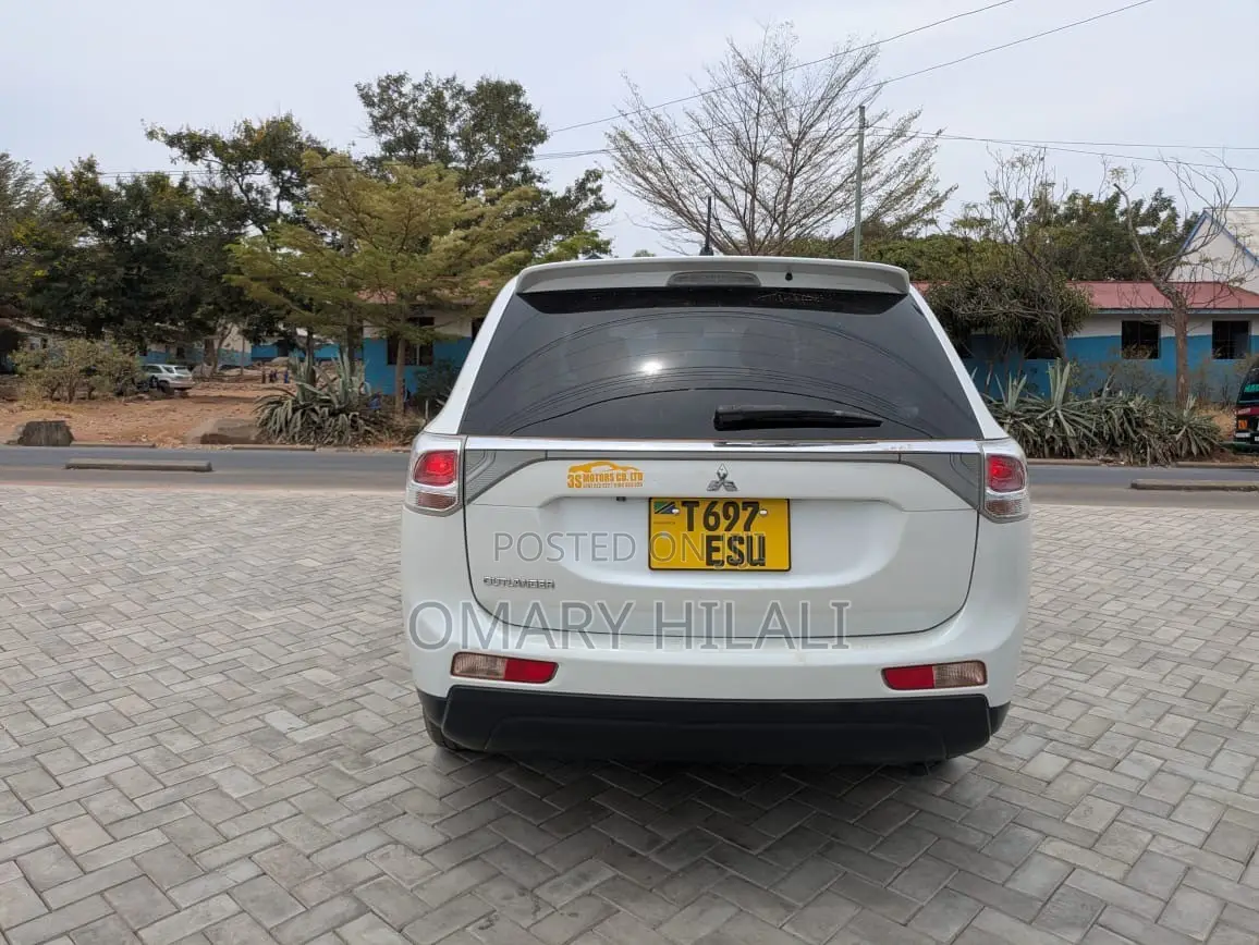 Mitsubishi Outlander 2015 White
