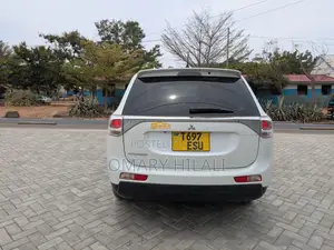 Mitsubishi Outlander 2015 White