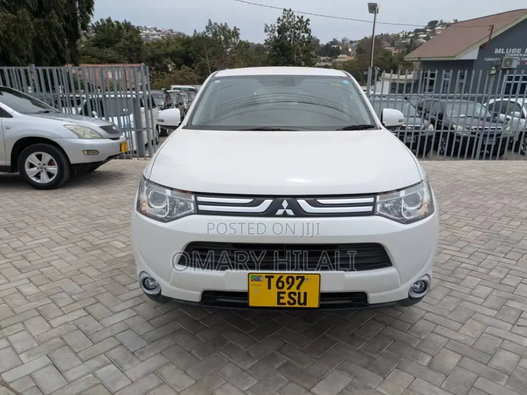 Mitsubishi Outlander 2015 White