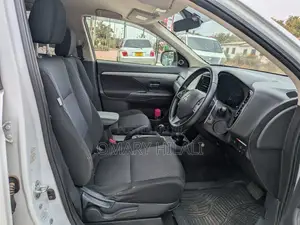 Mitsubishi Outlander 2015 White