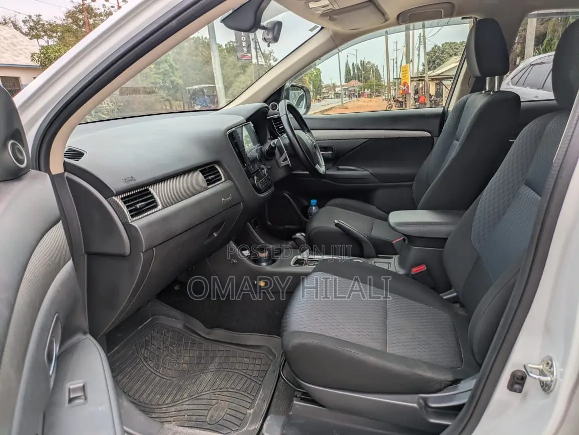 Mitsubishi Outlander 2015 White
