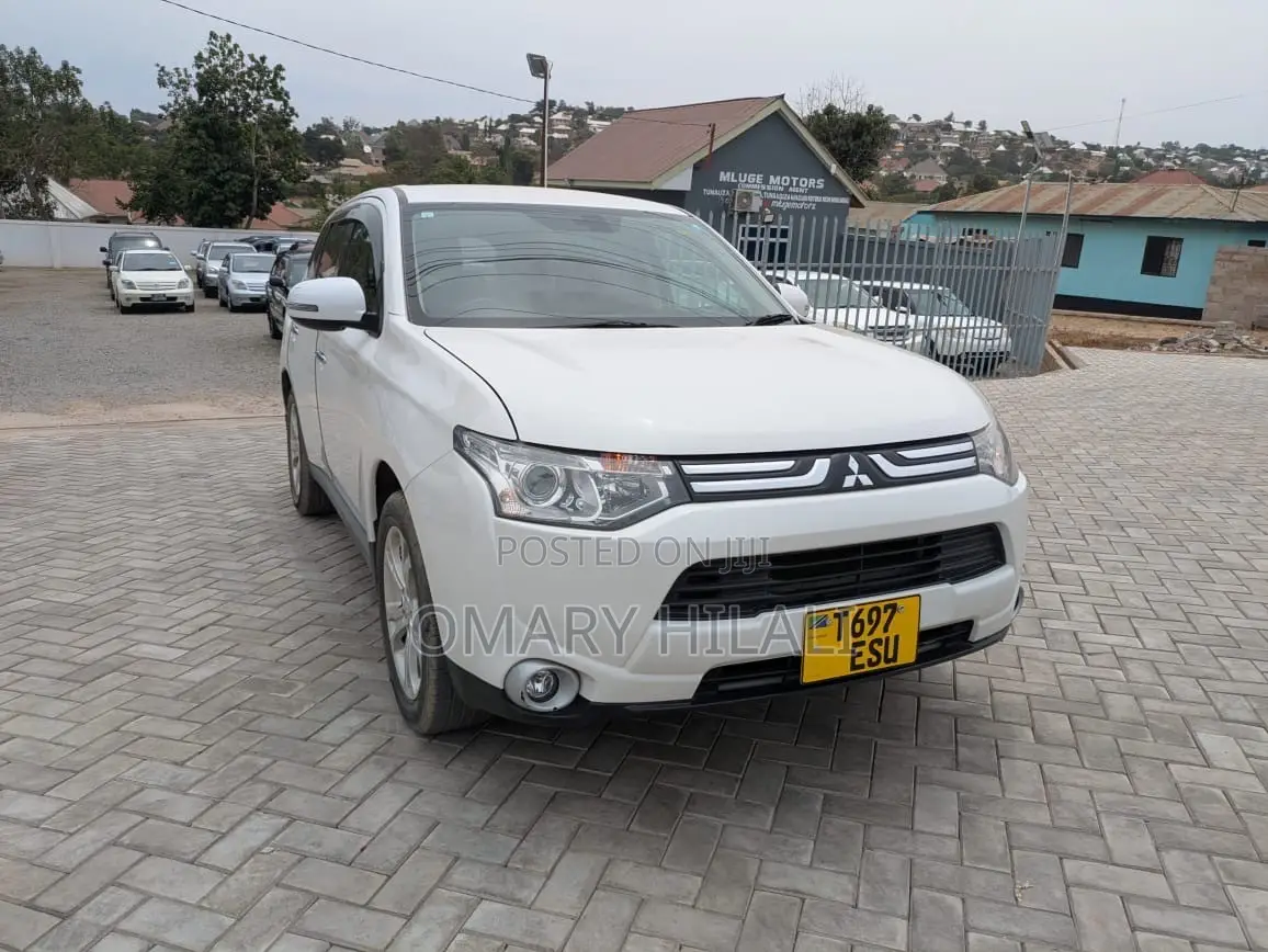 Mitsubishi Outlander 2015 White