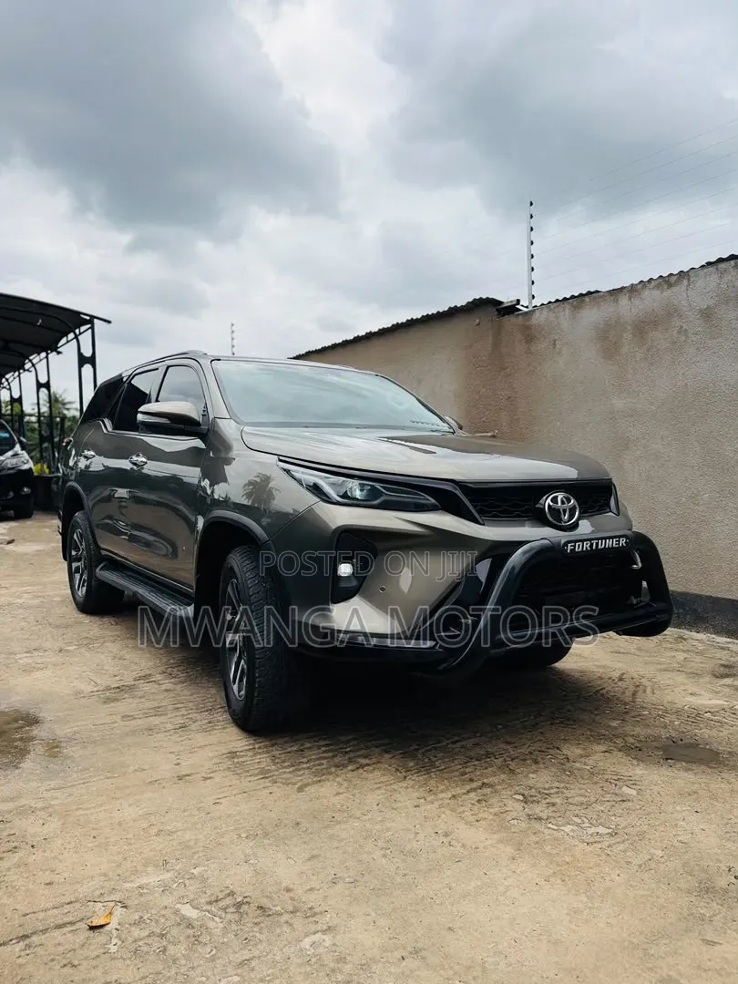 Toyota Fortuner 2.8 D AWD 2023 Gray