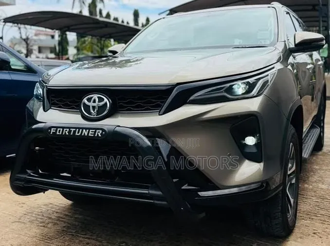 Toyota Fortuner 2.8 D AWD 2023 Gray
