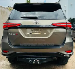 Toyota Fortuner 2.8 D AWD 2023 Gray