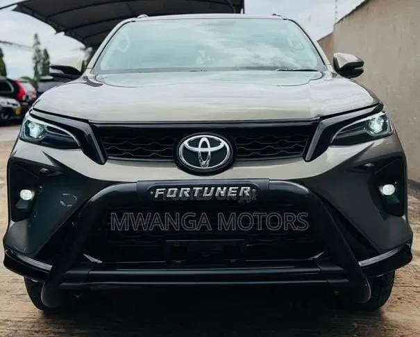Toyota Fortuner 2.8 D AWD 2023 Gray