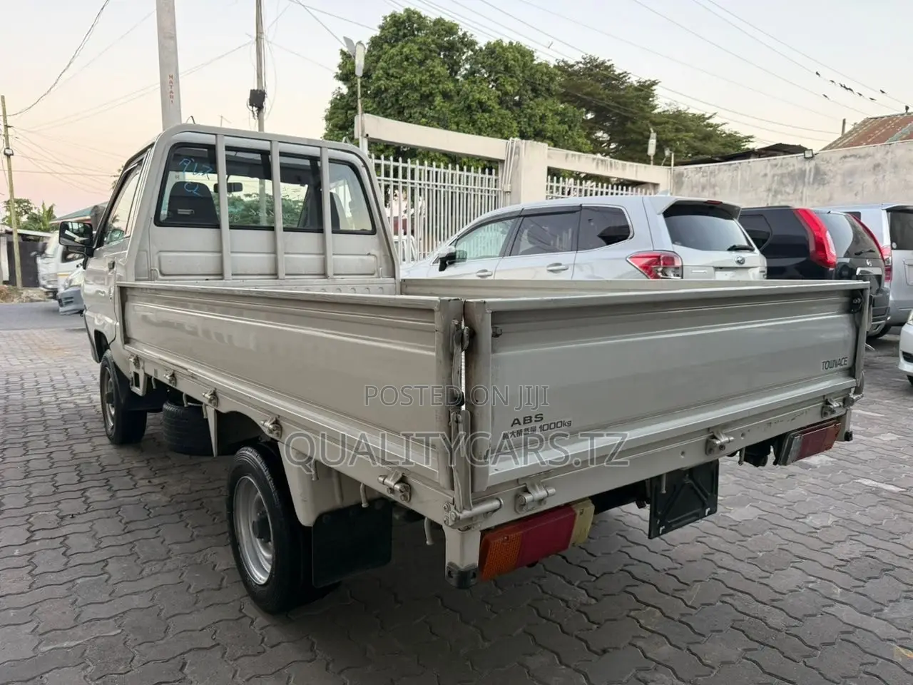 Toyota Town Ace Tone 1