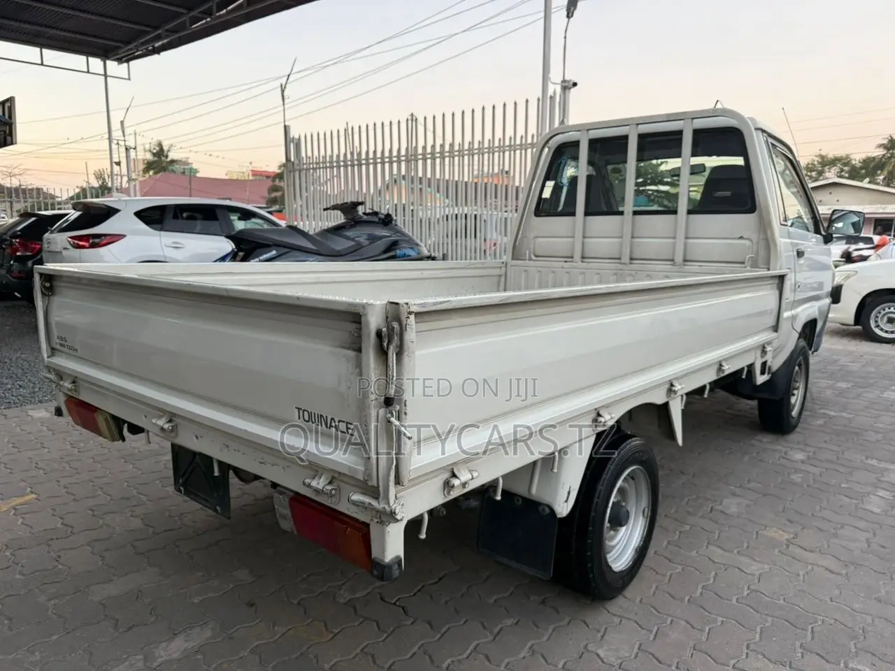 Toyota Town Ace Tone 1