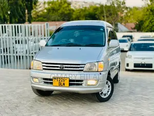 Toyota Noah 2001 Silver